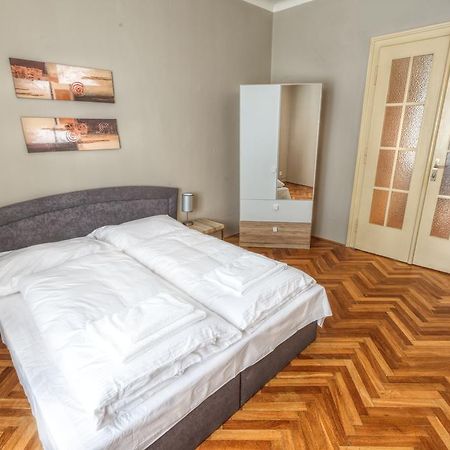 Modern Apartment Biskupska Praha Bagian luar foto